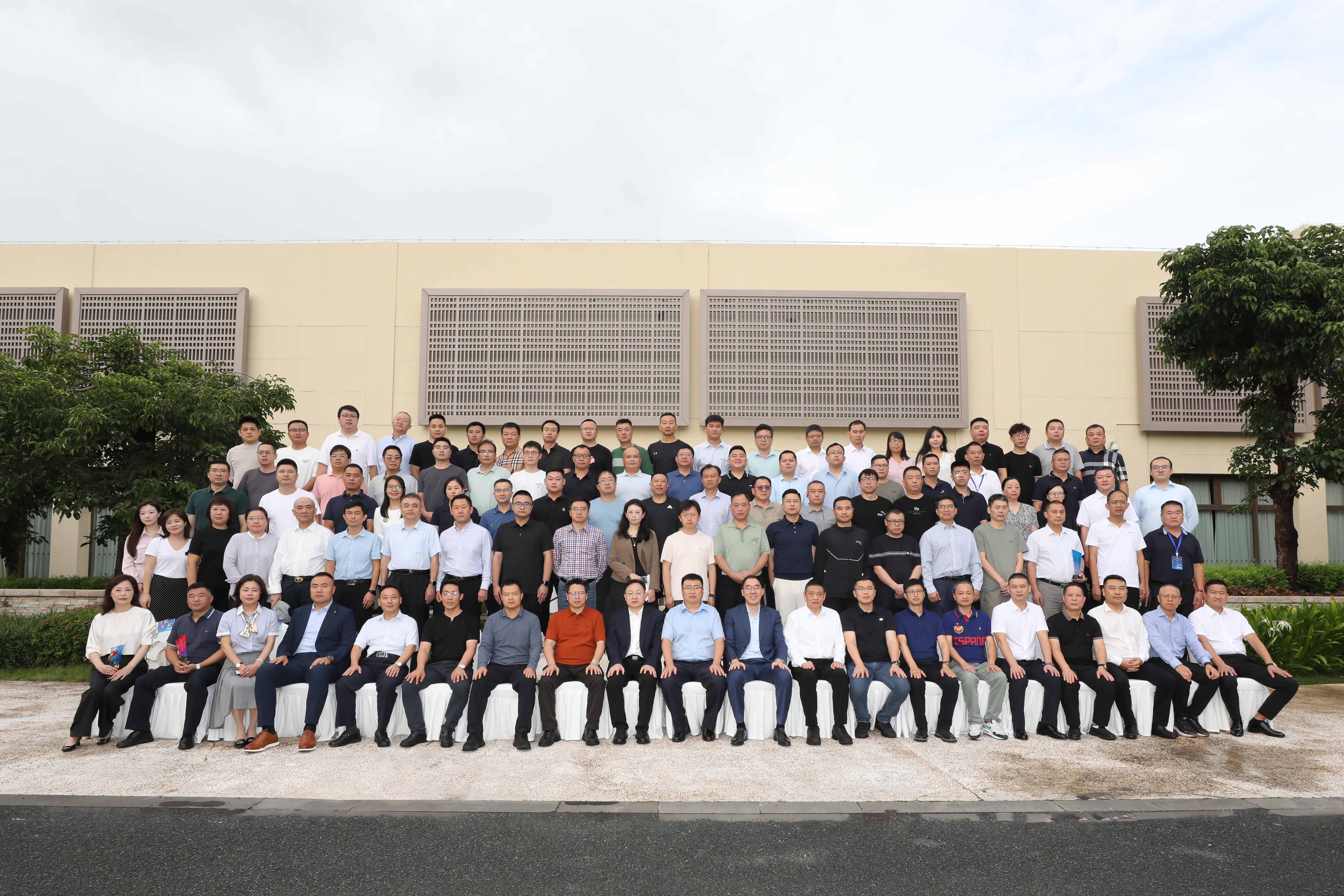 海南(nan)礦業2025年(nian)鐵礦石客戶(hu)交流會在(zai)三亞成(cheng)功舉辦(bàn)